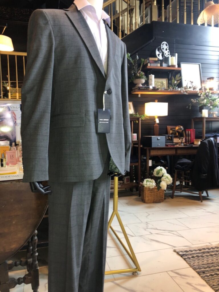 Pre-owned Brioni suit showcasing luxury tailoring and craftsmanship